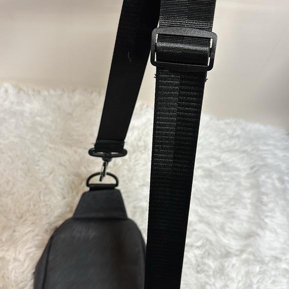 Beat Sling Bag Excellent Condition - Picture 4 of 8